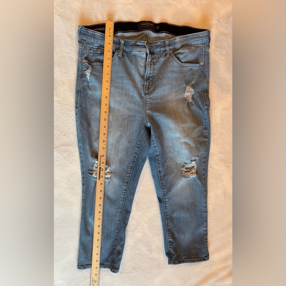 Torrid Jeans Sky High Skinny Crop Light Blue Cropped Distressed BoyfriendSize 18 - Picture 9 of 16